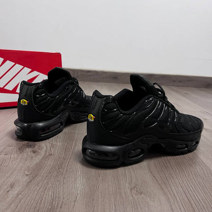 Zapatilla TN Negras