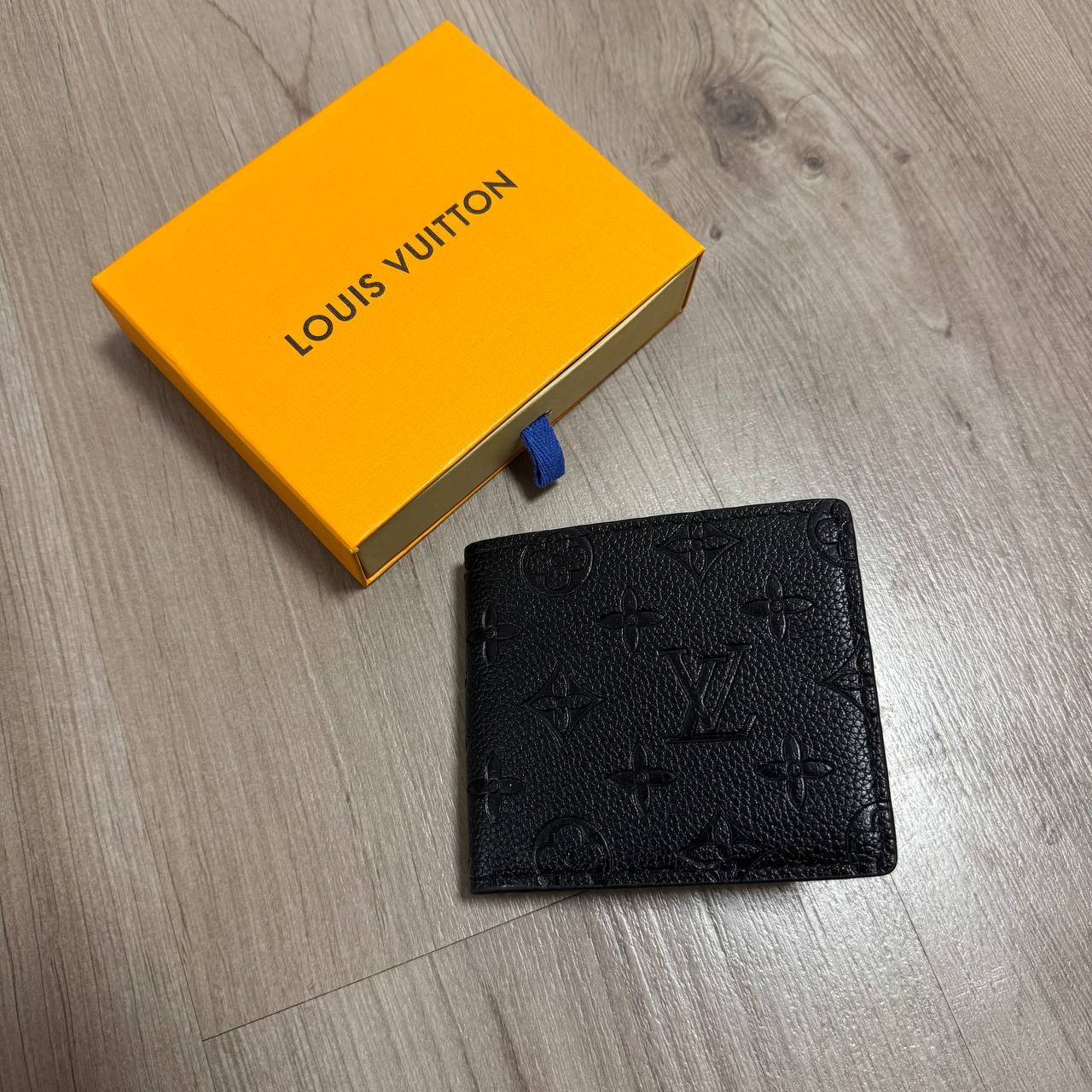 BILLETERA LV RELIEVE